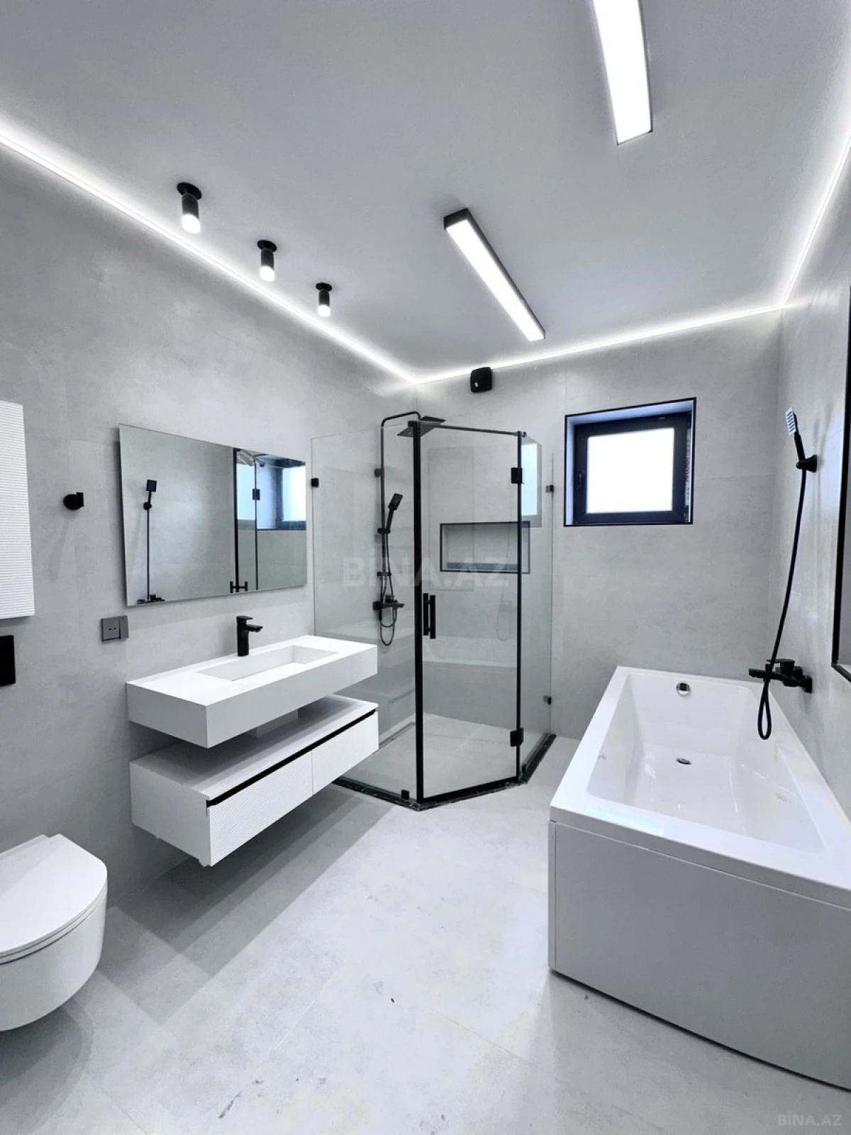 Satılır 6 otaqlı həyət evi 350 m²