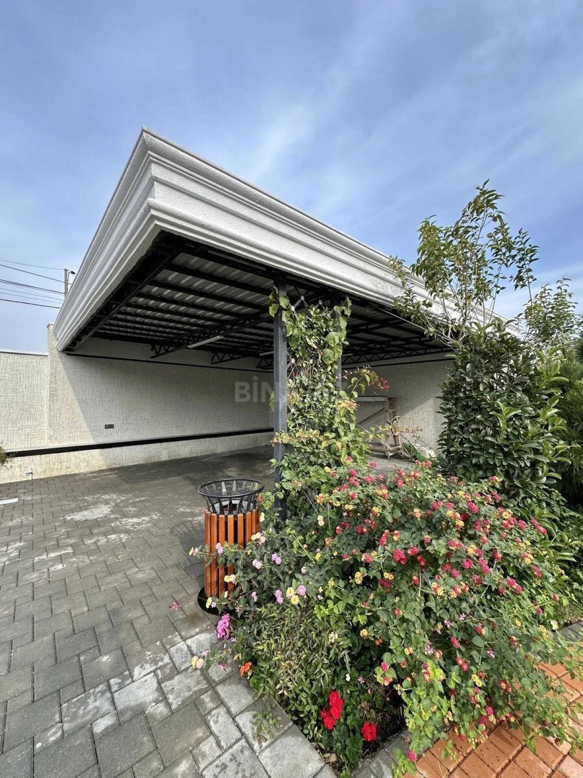 Satılır 6 otaqlı həyət evi 350 m²