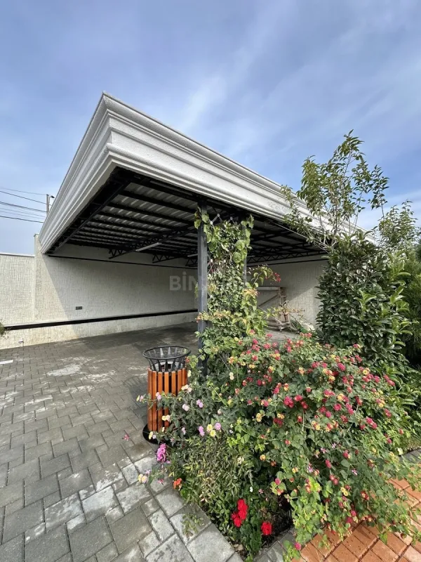 Satılır 6 otaqlı həyət evi 350 m²