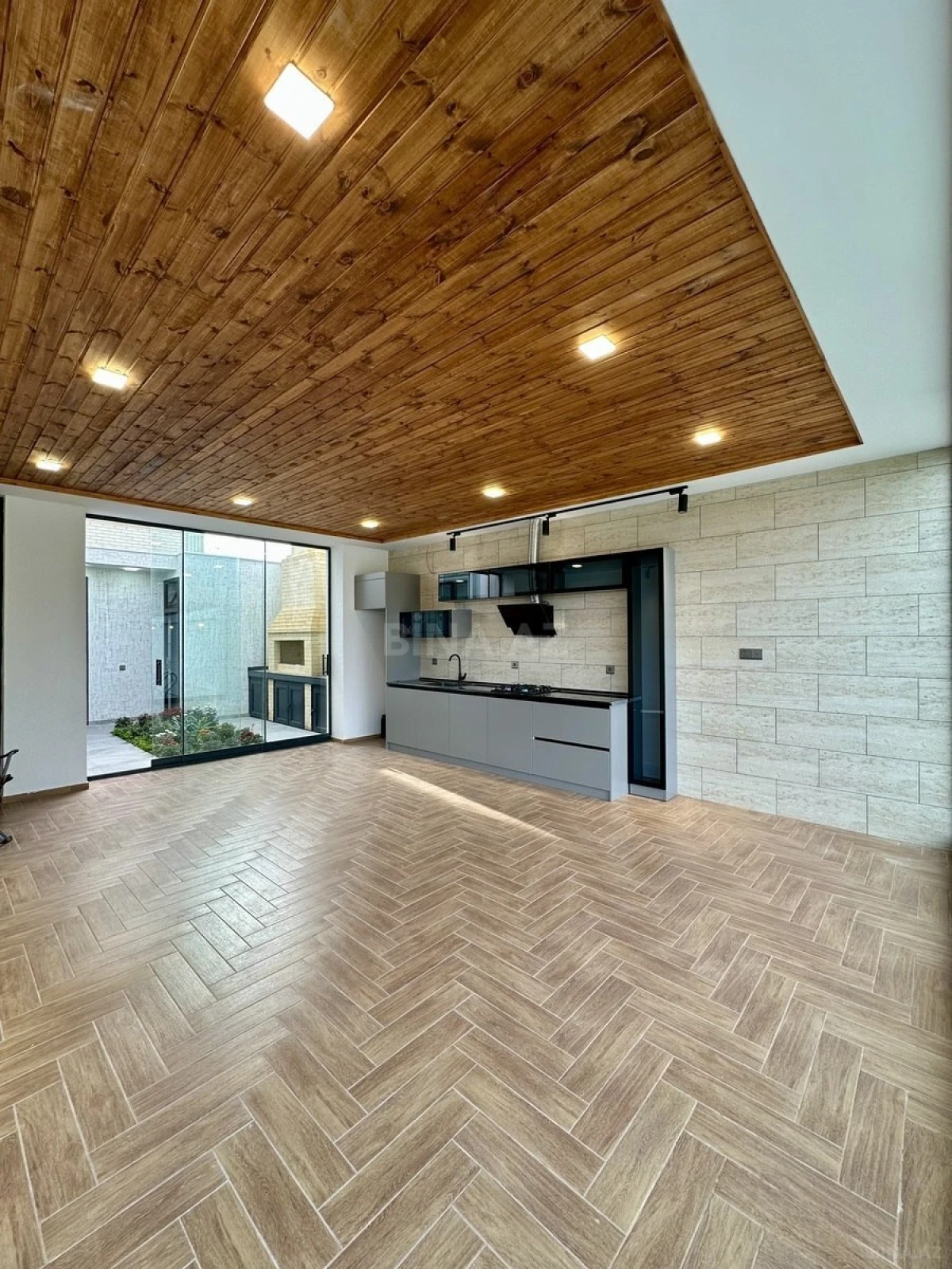 Satılır 6 otaqlı həyət evi 350 m²