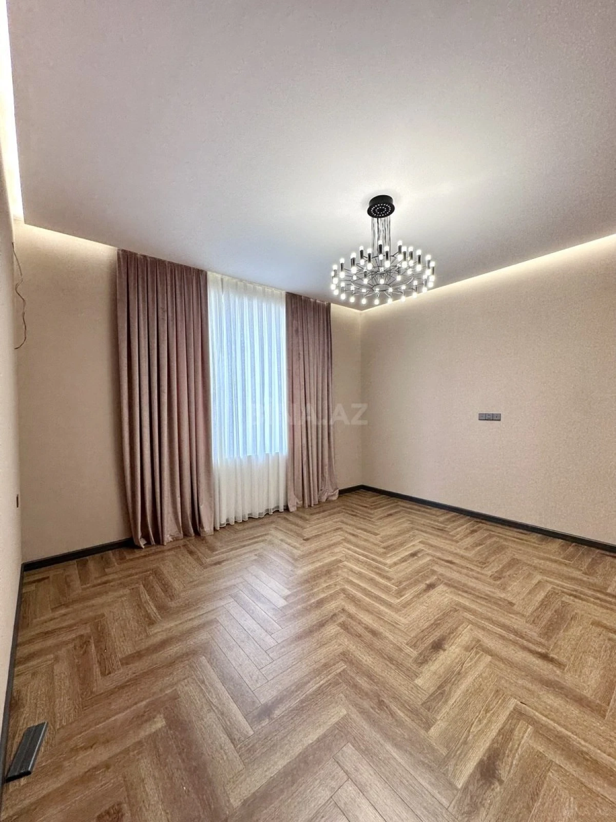 Satılır 6 otaqlı həyət evi 350 m²