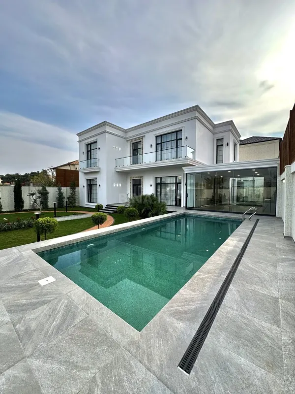 Satılır 6 otaqlı həyət evi 350 m²