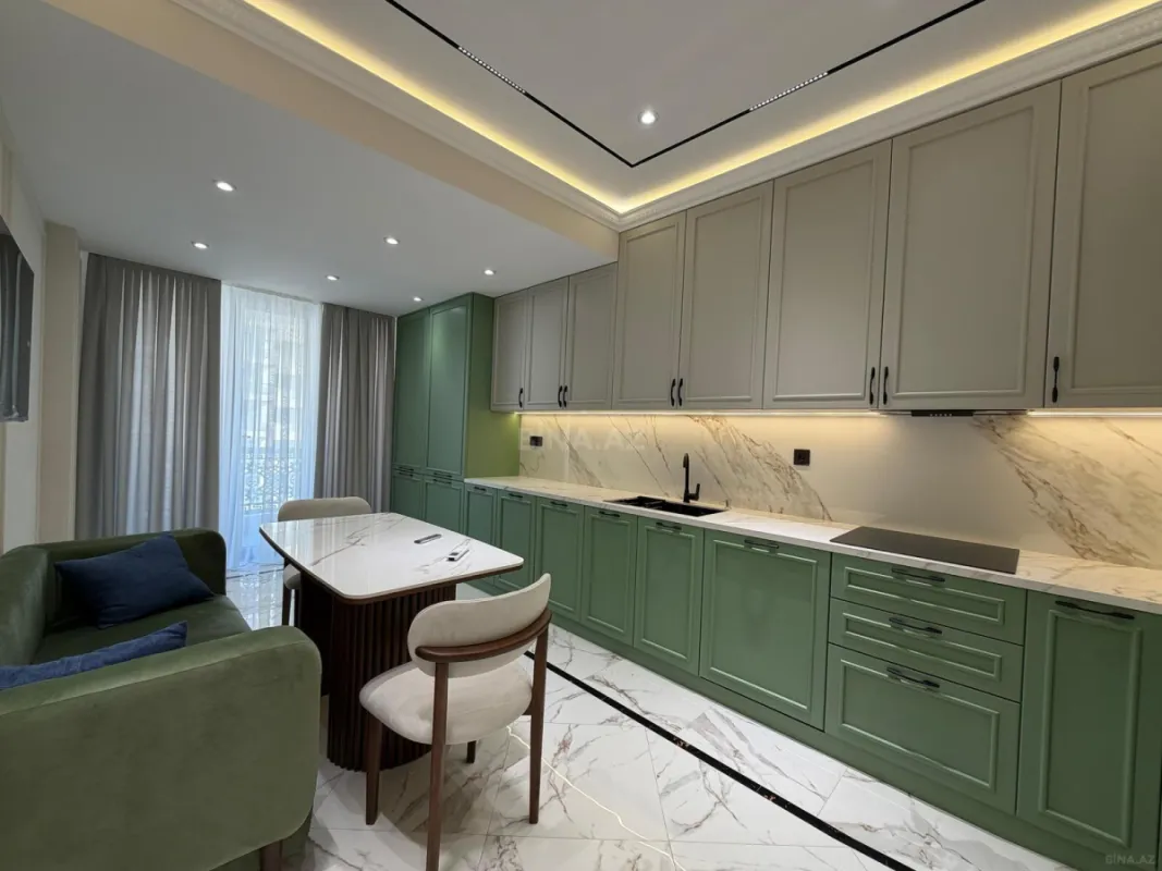 Satılır 4 otaqlı mənzil 167 m²