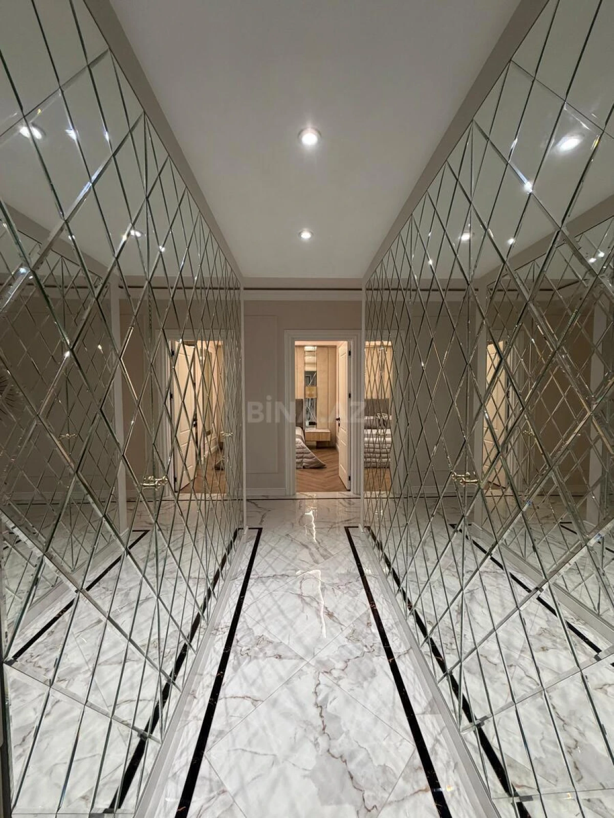 Satılır 4 otaqlı mənzil 167 m²