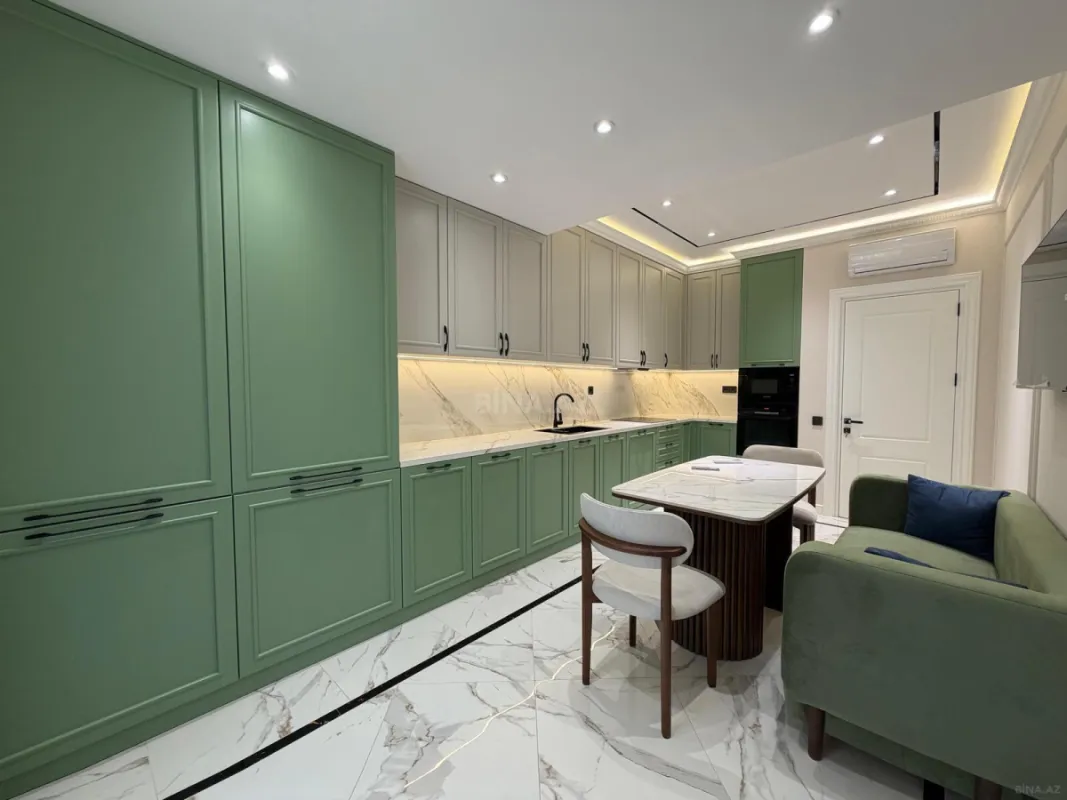 Satılır 4 otaqlı mənzil 167 m²