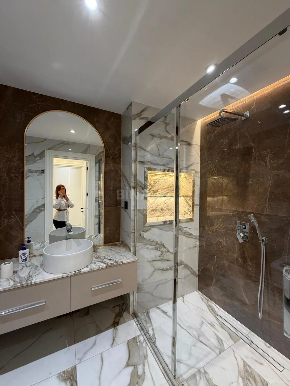 Satılır 4 otaqlı mənzil 167 m²