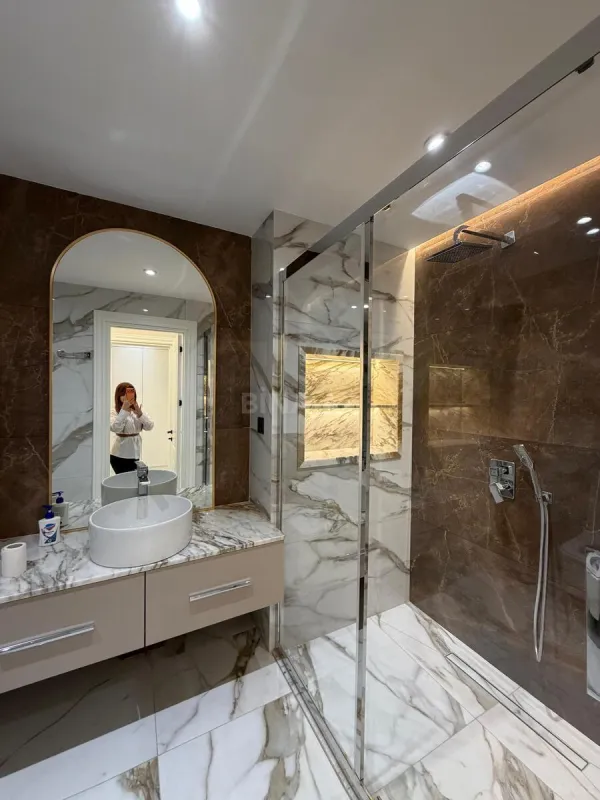 Satılır 4 otaqlı mənzil 167 m²