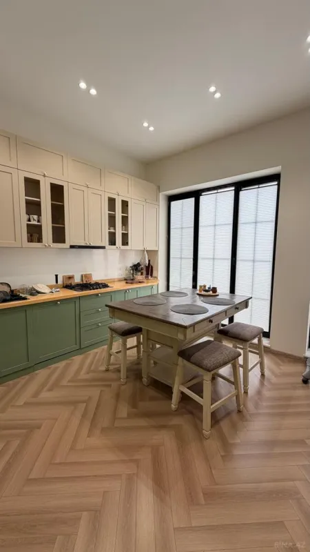 Satılır 4 otaqlı həyət evi 200 m²