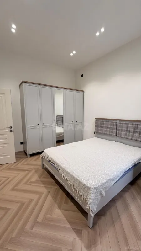 Satılır 4 otaqlı həyət evi 200 m²