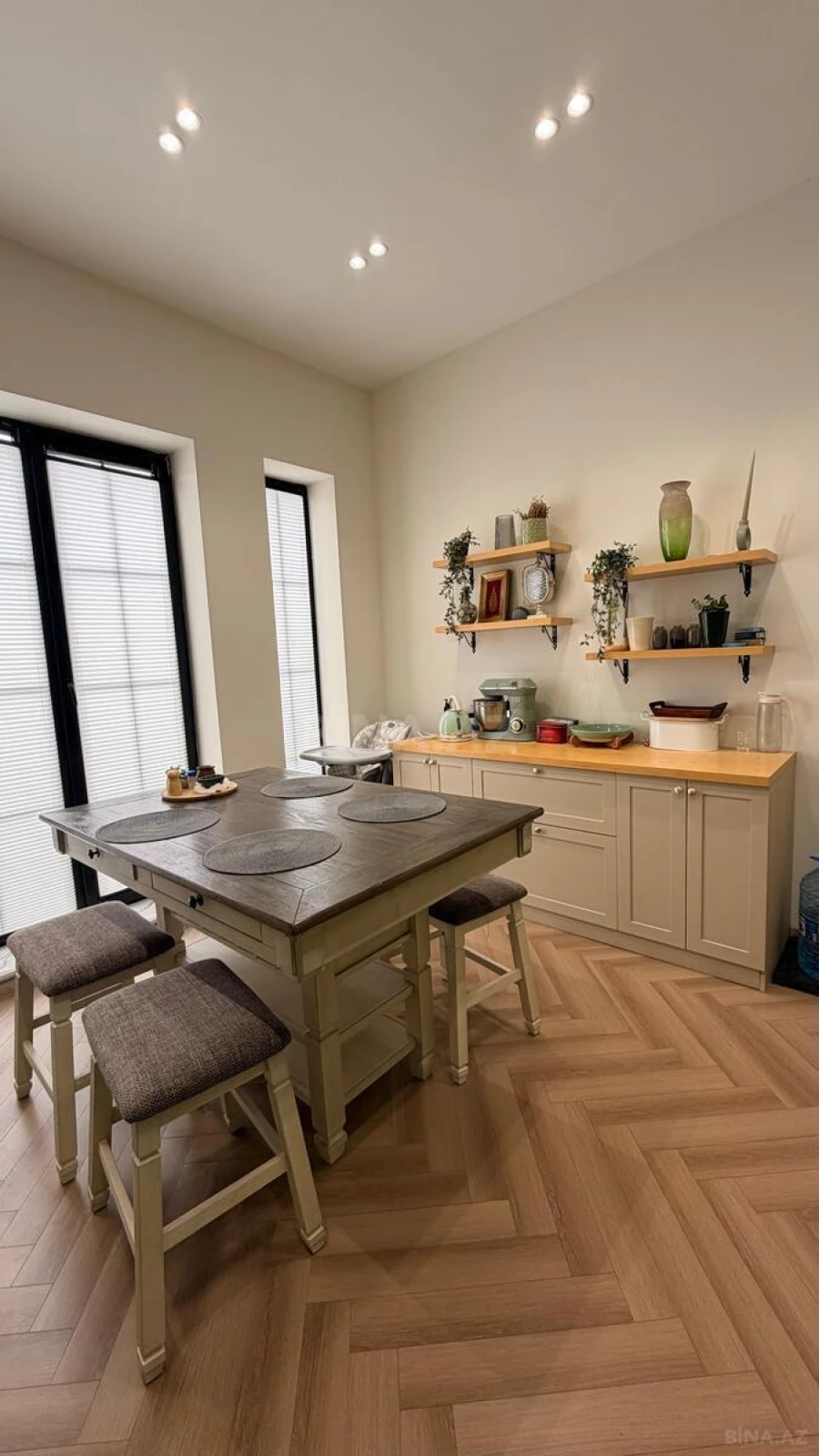 Satılır 4 otaqlı həyət evi 200 m²