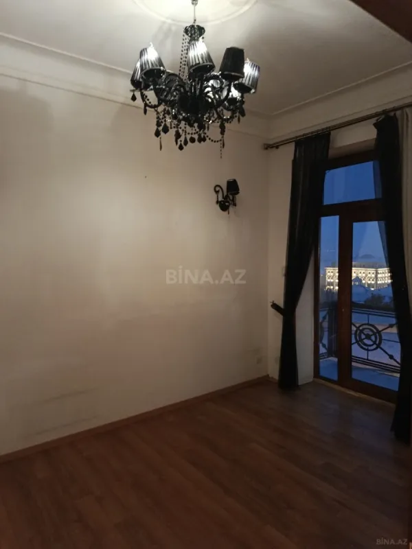 Satılır 3 otaqlı mənzil 115 m²