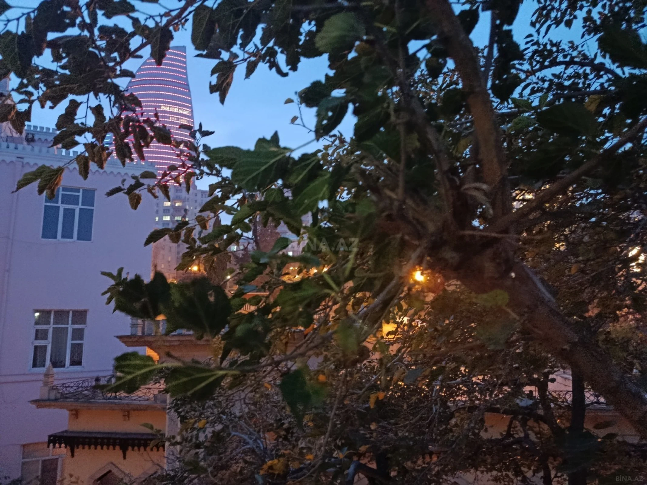 Satılır 3 otaqlı mənzil 115 m²