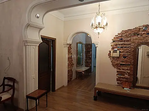 Satılır 3 otaqlı mənzil 115 m²