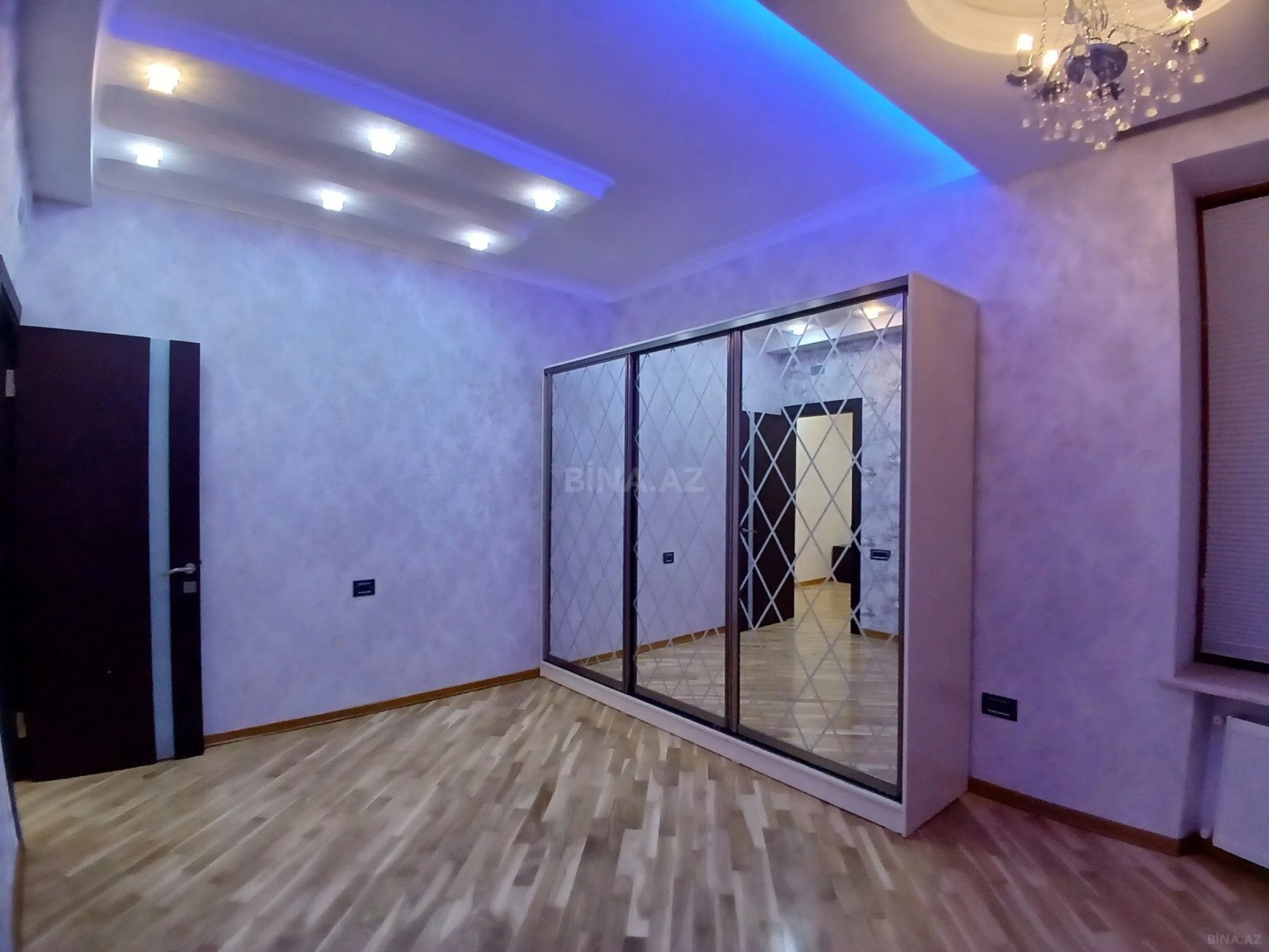 Satılır 3 otaqlı mənzil 115 m²
