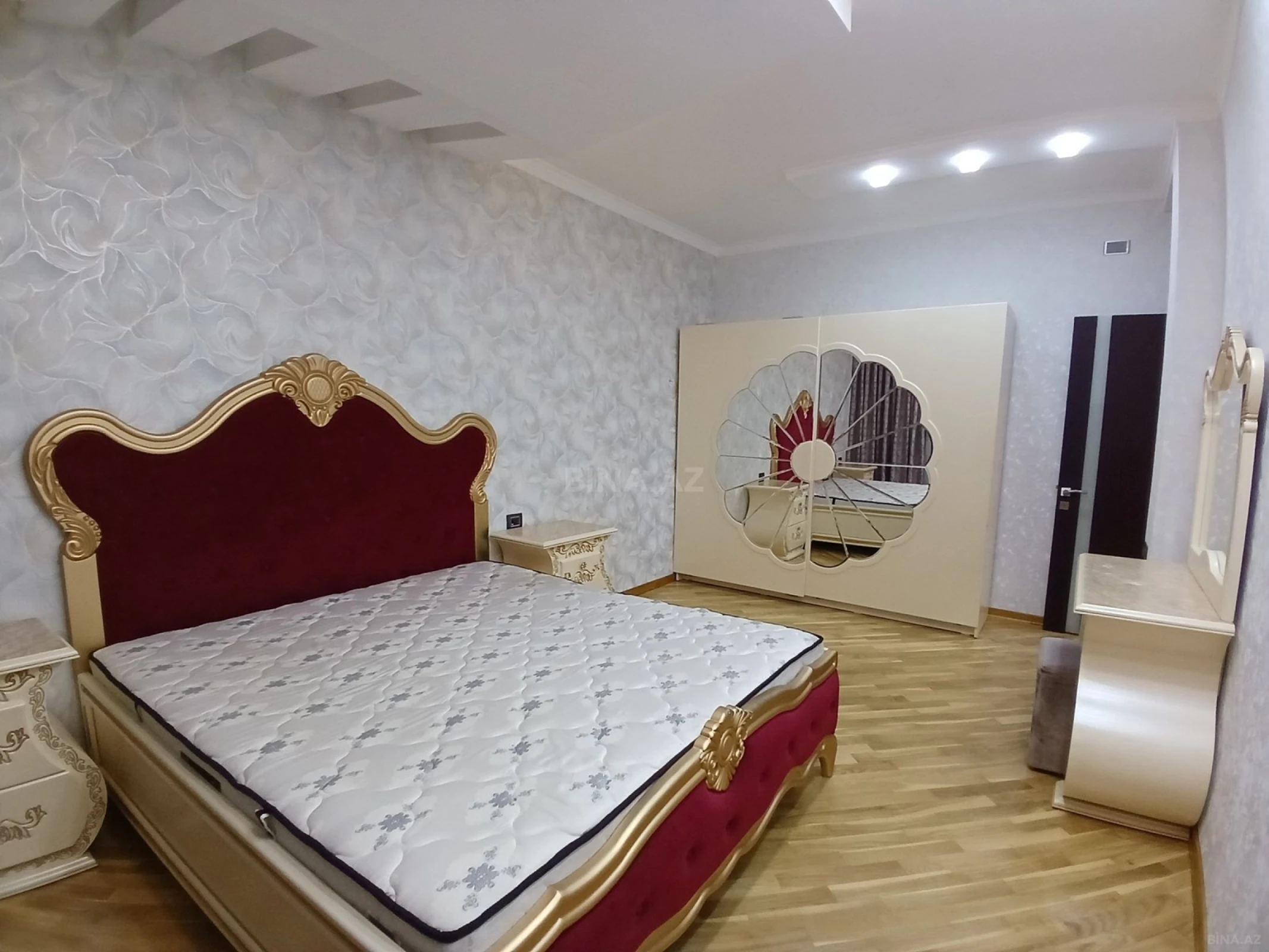 Satılır 3 otaqlı mənzil 115 m²