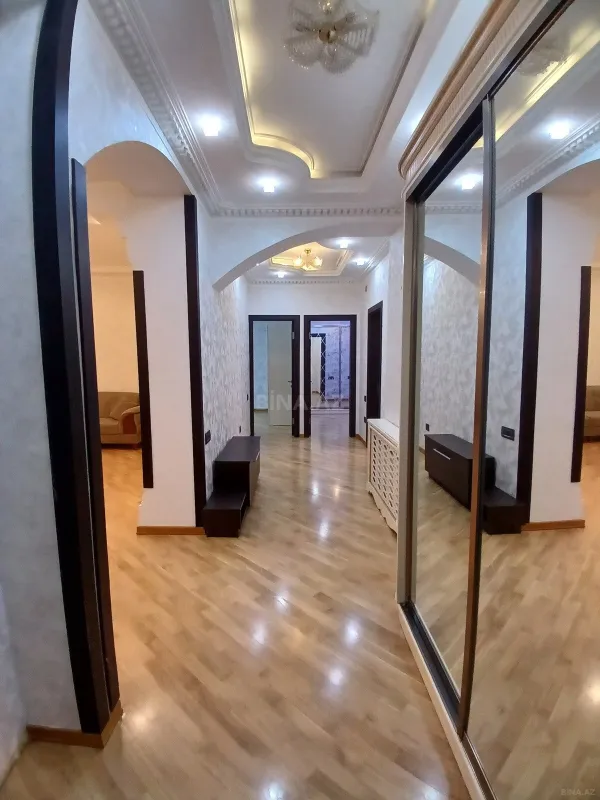 Satılır 3 otaqlı mənzil 115 m²