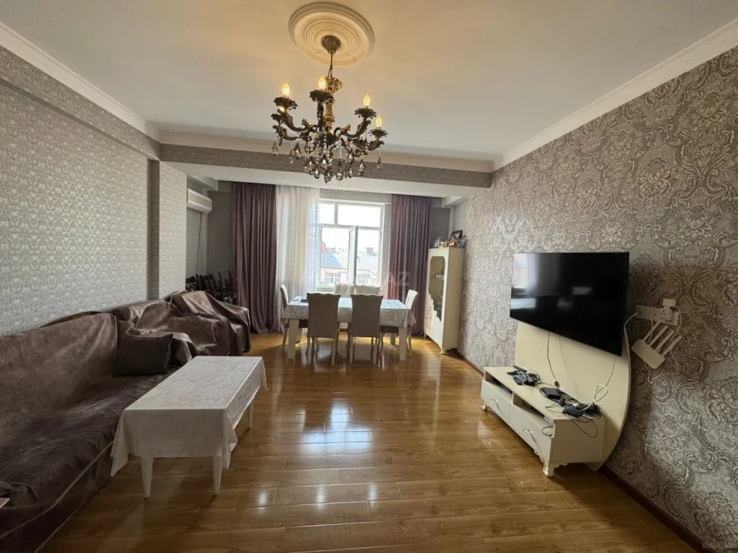 Satılır 3 otaqlı mənzil 135 m²