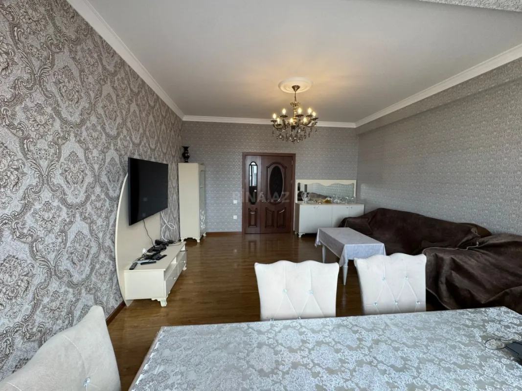 Satılır 3 otaqlı mənzil 135 m²