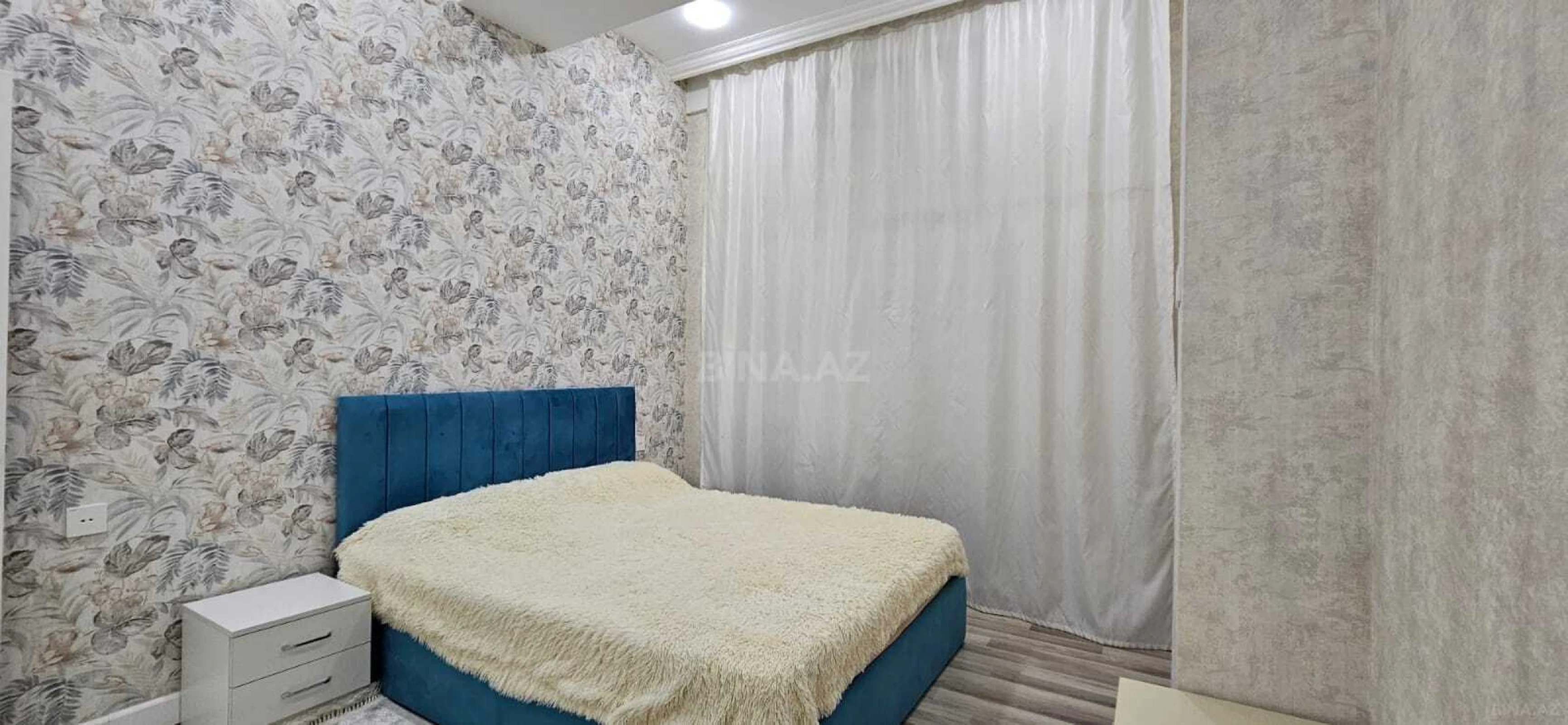 Satılır 4 otaqlı mənzil 130 m²