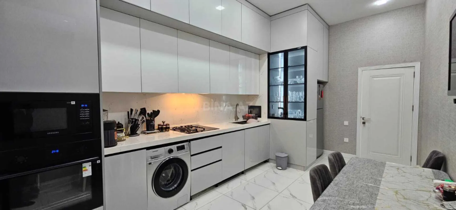 Satılır 4 otaqlı mənzil 130 m²