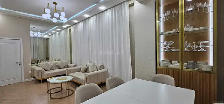 Satılır 4 otaqlı mənzil 130 m²