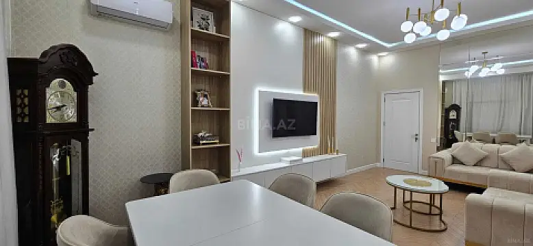 Satılır 4 otaqlı mənzil 130 m²