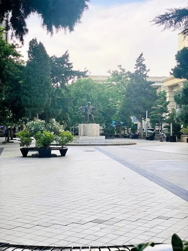 Kirayə verilir 11 otaqlı ofis 800 m²