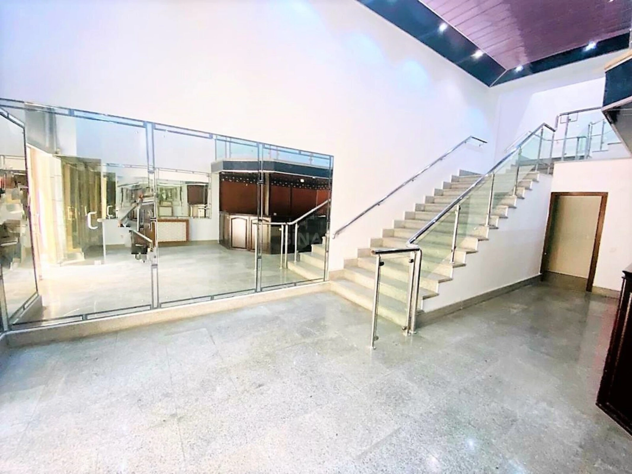 Kirayə verilir 11 otaqlı ofis 800 m²