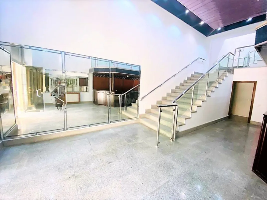 Kirayə verilir 11 otaqlı ofis 800 m²