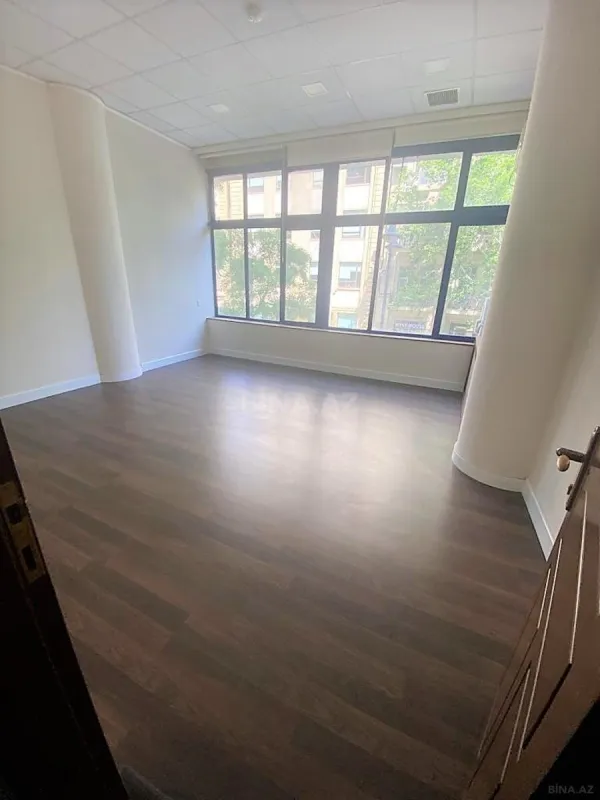 Kirayə verilir 11 otaqlı ofis 800 m²