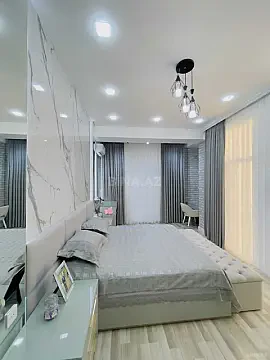 Satılır 4 otaqlı mənzil 130 m²