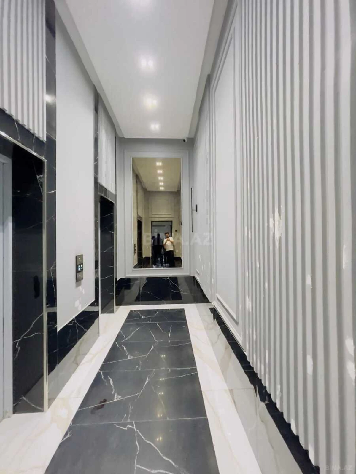 Satılır 4 otaqlı mənzil 130 m²