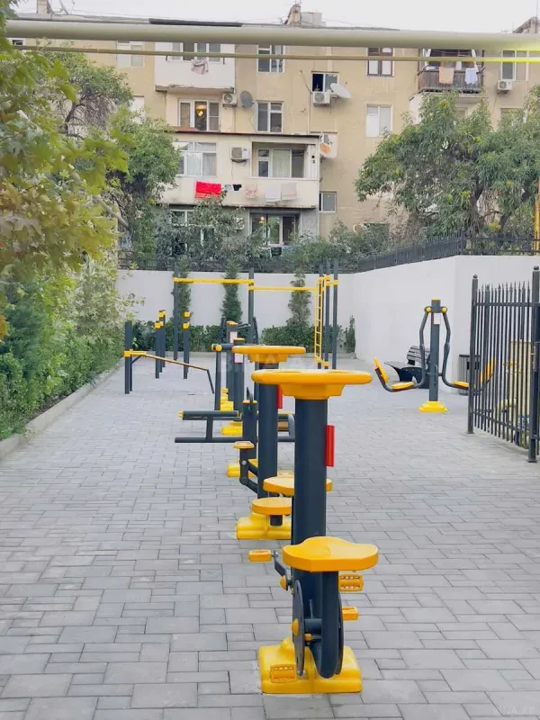 Satılır 4 otaqlı mənzil 130 m²