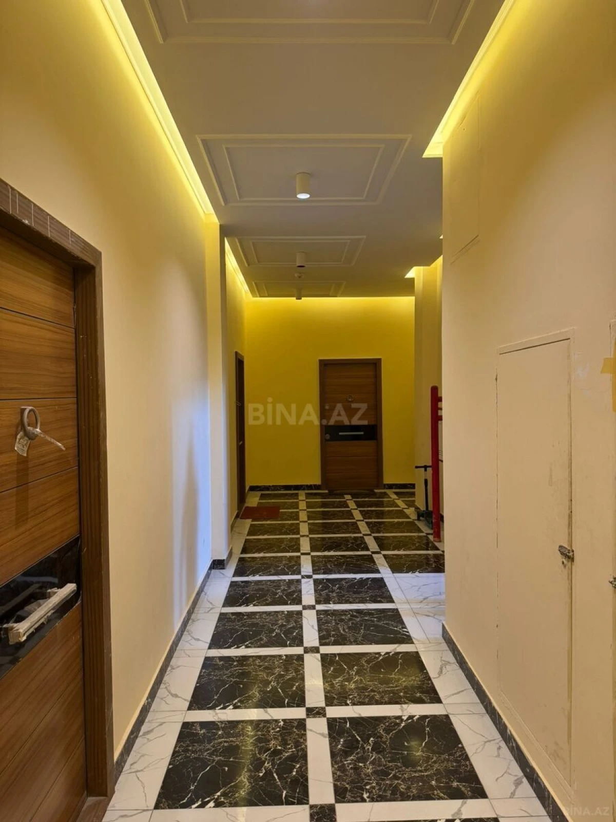 Satılır 4 otaqlı mənzil 174 m²