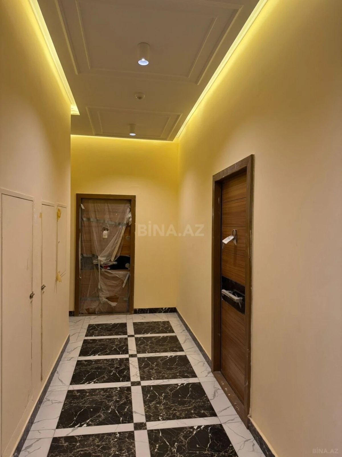 Satılır 4 otaqlı mənzil 174 m²