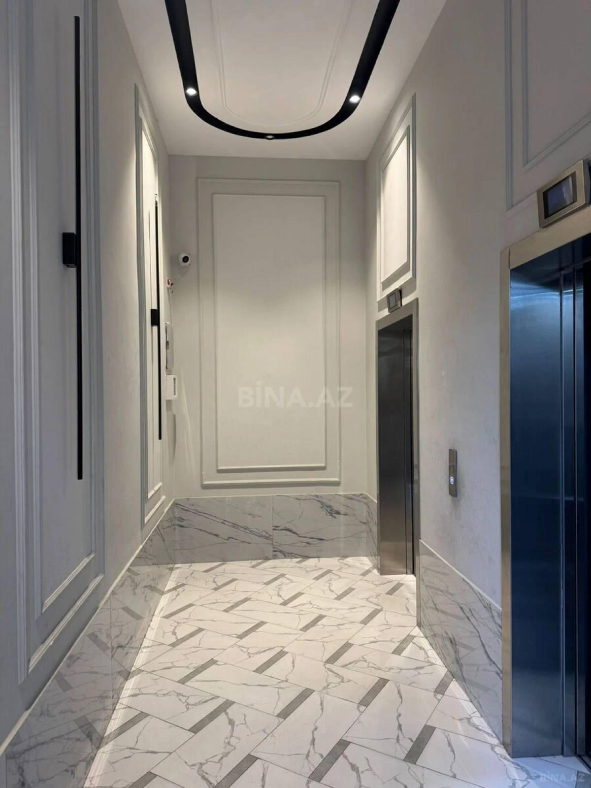 Satılır 4 otaqlı mənzil 174 m²