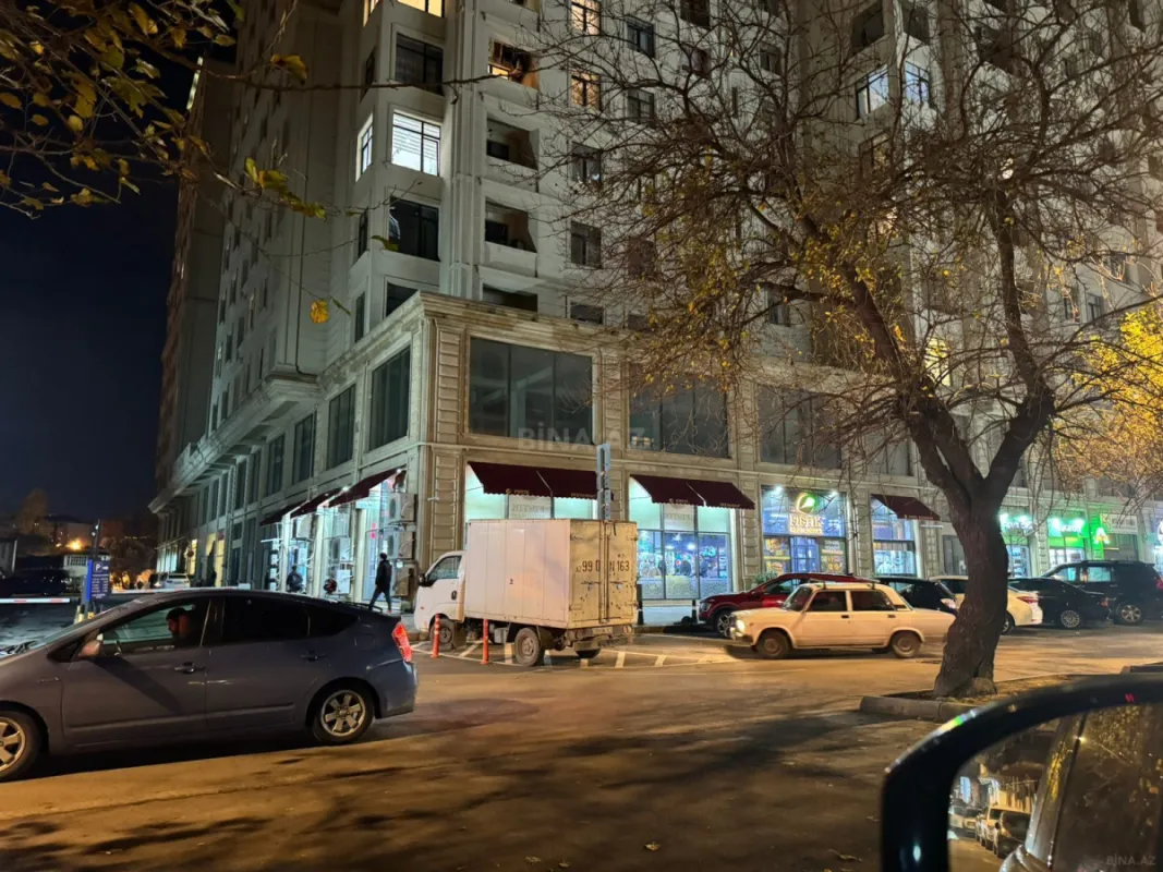 Satılır 4 otaqlı mənzil 174 m²