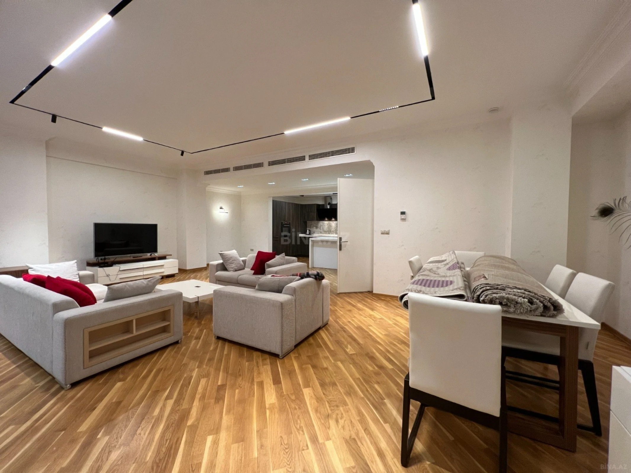 Kirayə verilir 3 otaqlı mənzil 170 m²