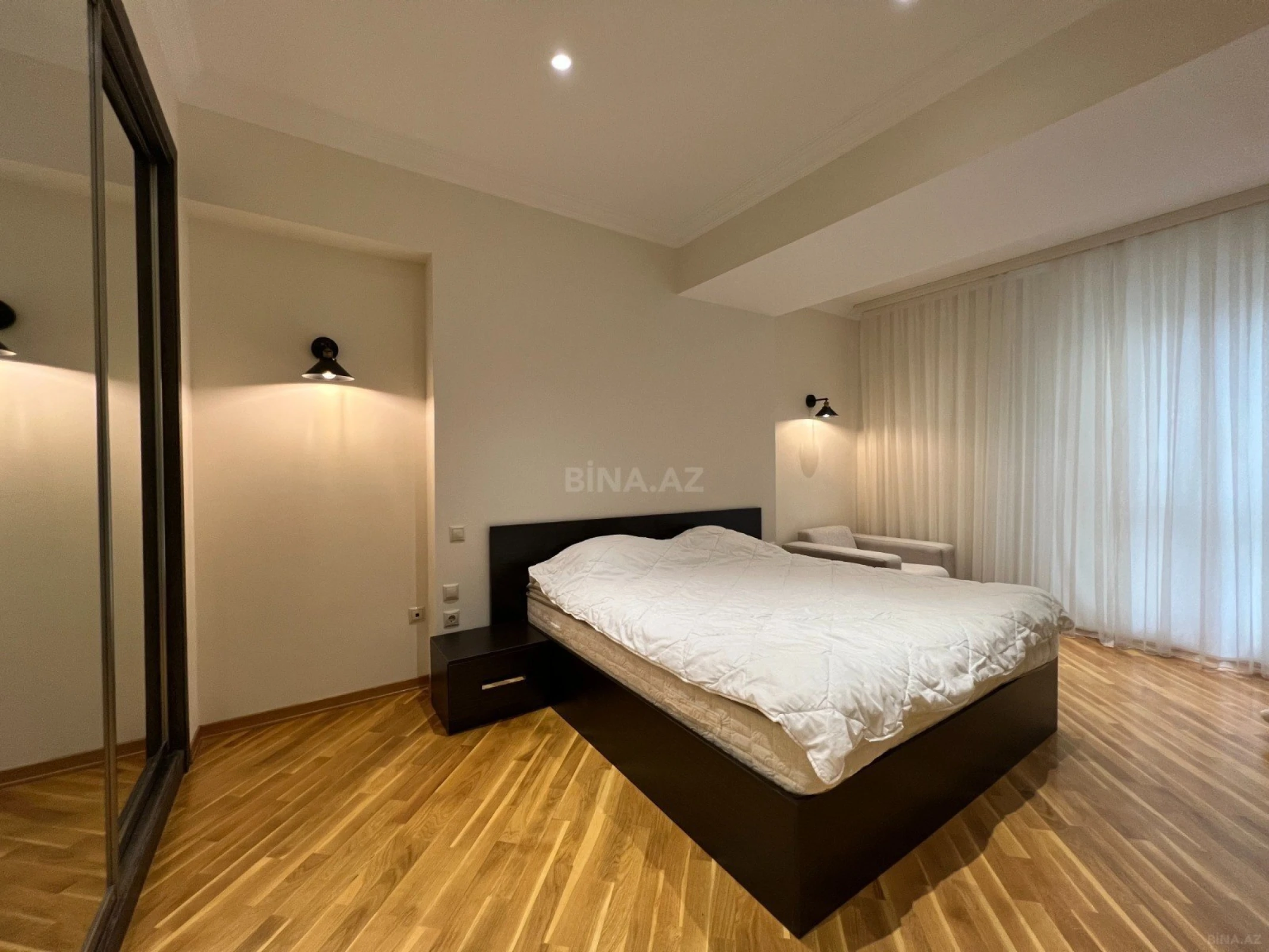 Kirayə verilir 3 otaqlı mənzil 170 m²