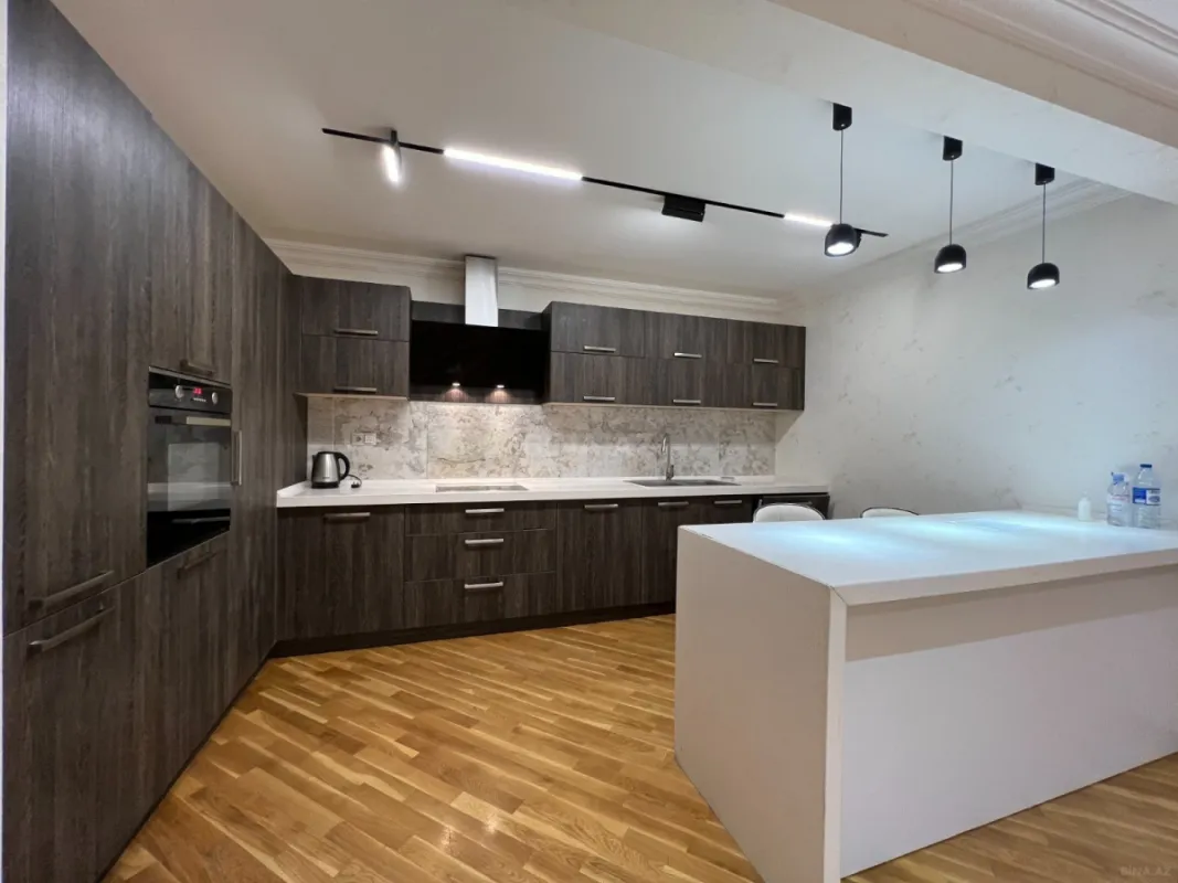 Kirayə verilir 3 otaqlı mənzil 170 m²