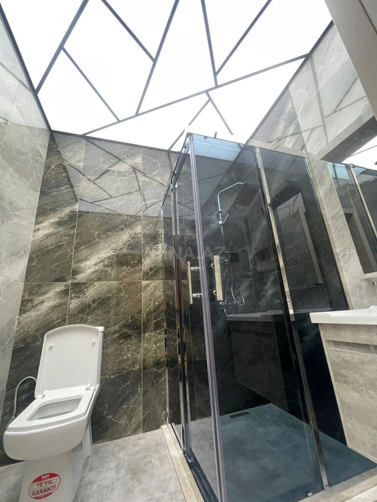 Satılır 3 otaqlı mənzil 107 m²