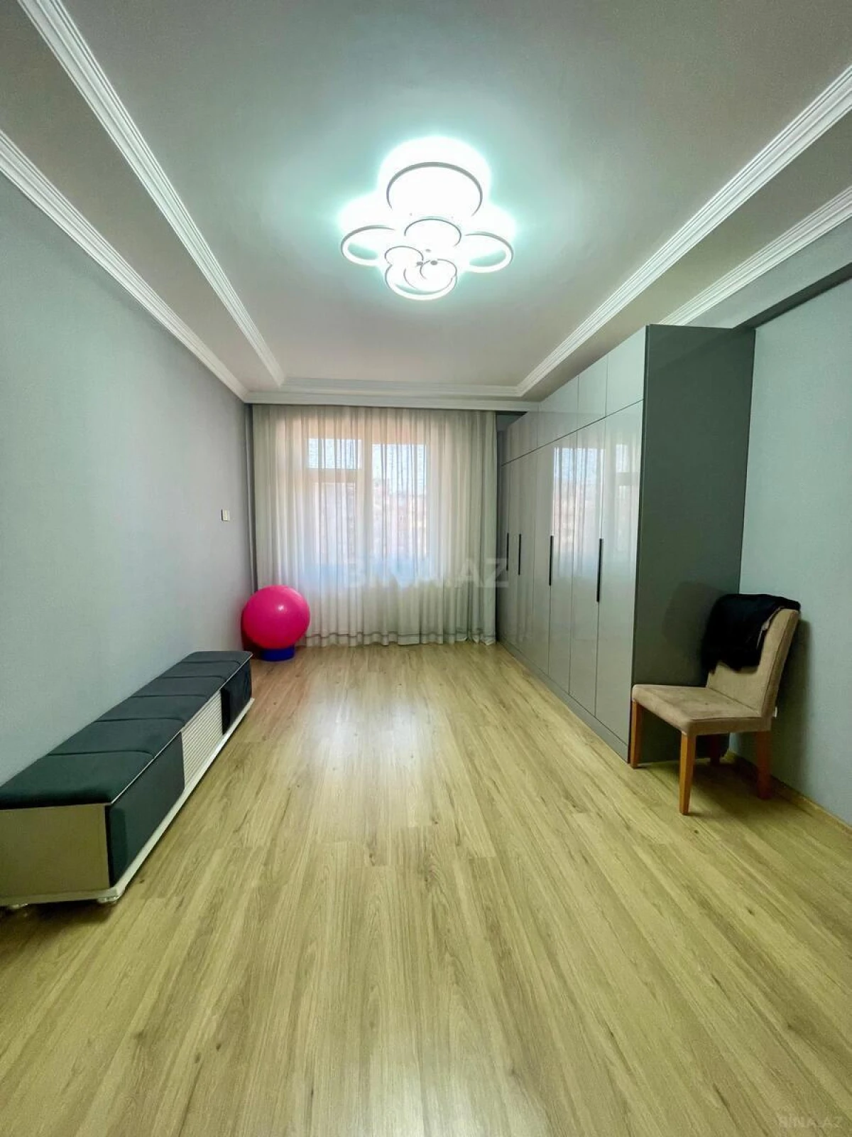Satılır 3 otaqlı mənzil 120 m²