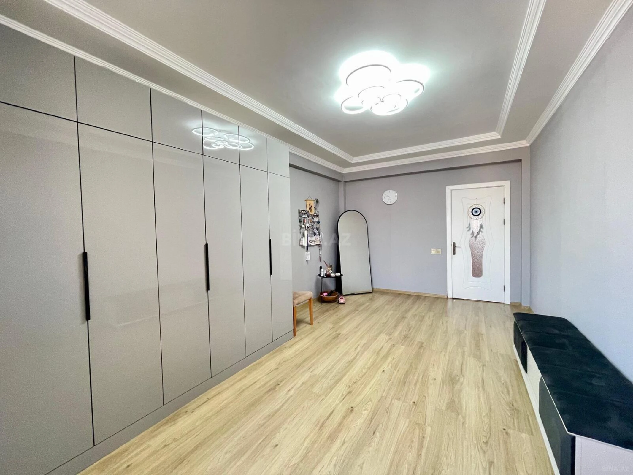 Satılır 3 otaqlı mənzil 120 m²