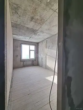 Satılır 4 otaqlı mənzil 181 m²