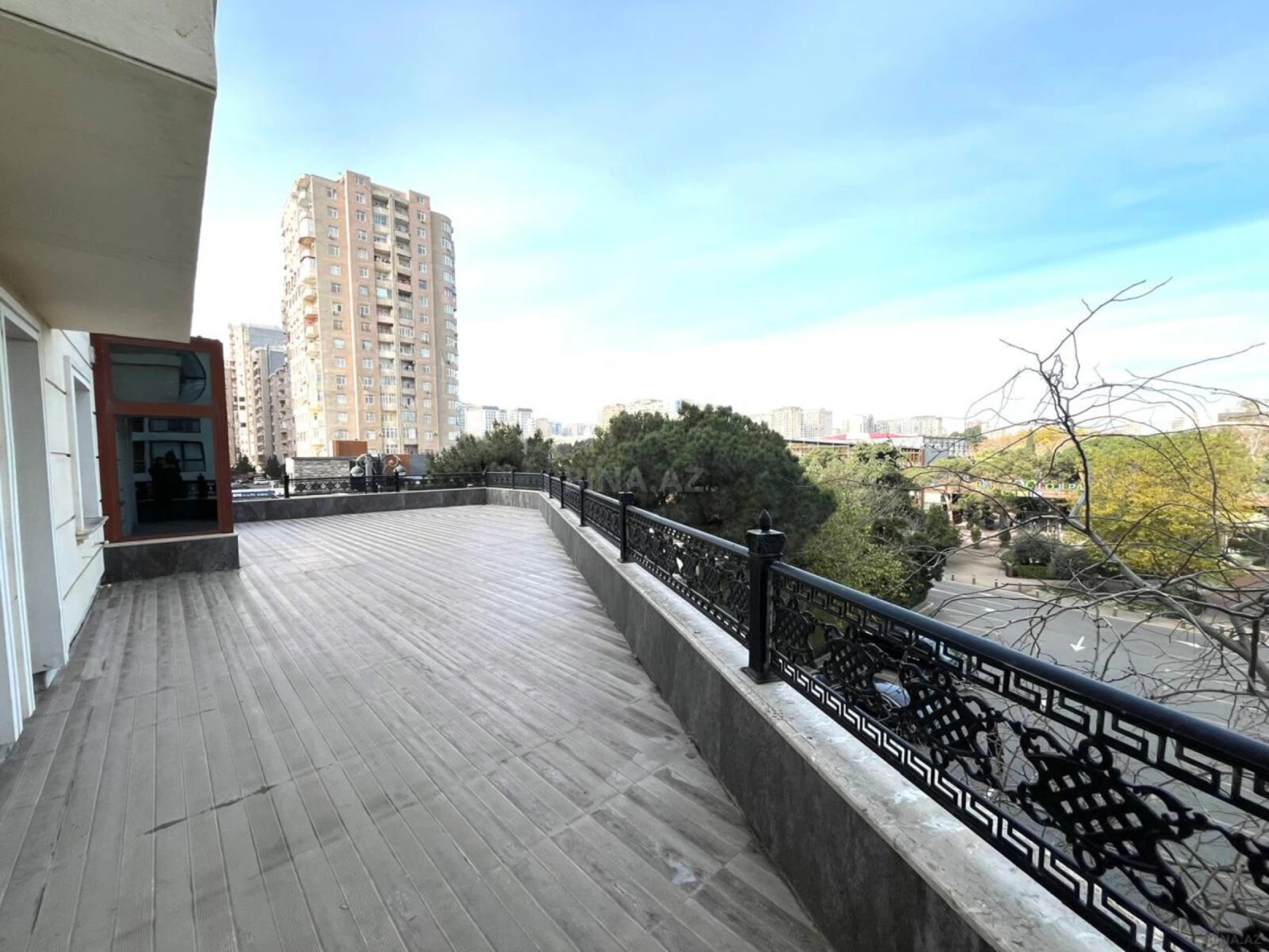 Satılır 5 otaqlı mənzil 535 m²
