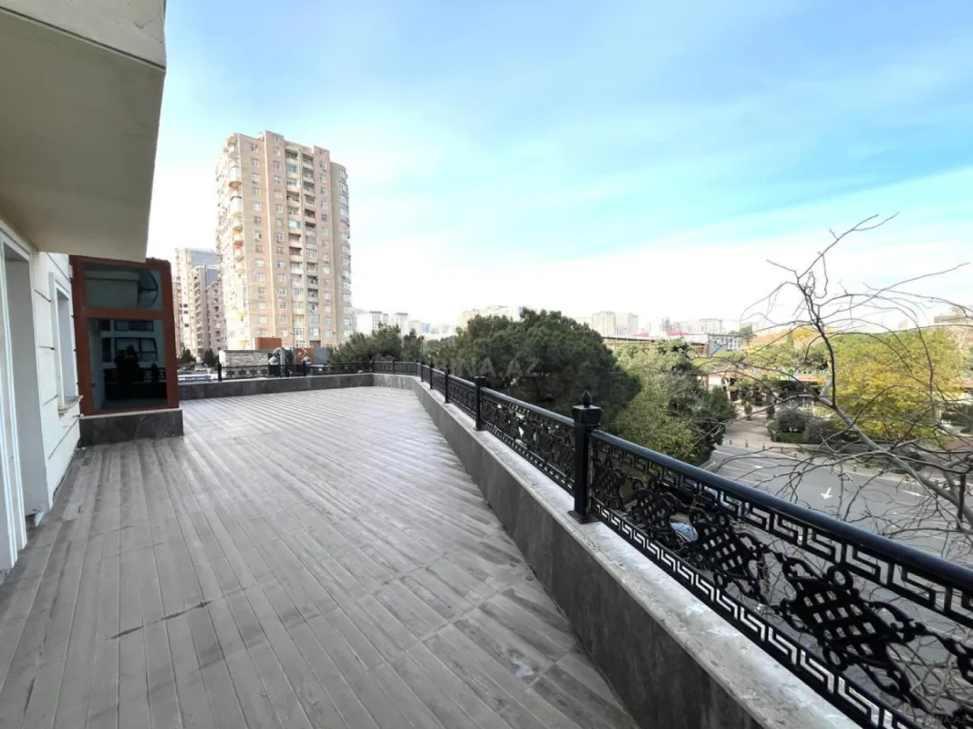Satılır 5 otaqlı mənzil 535 m²