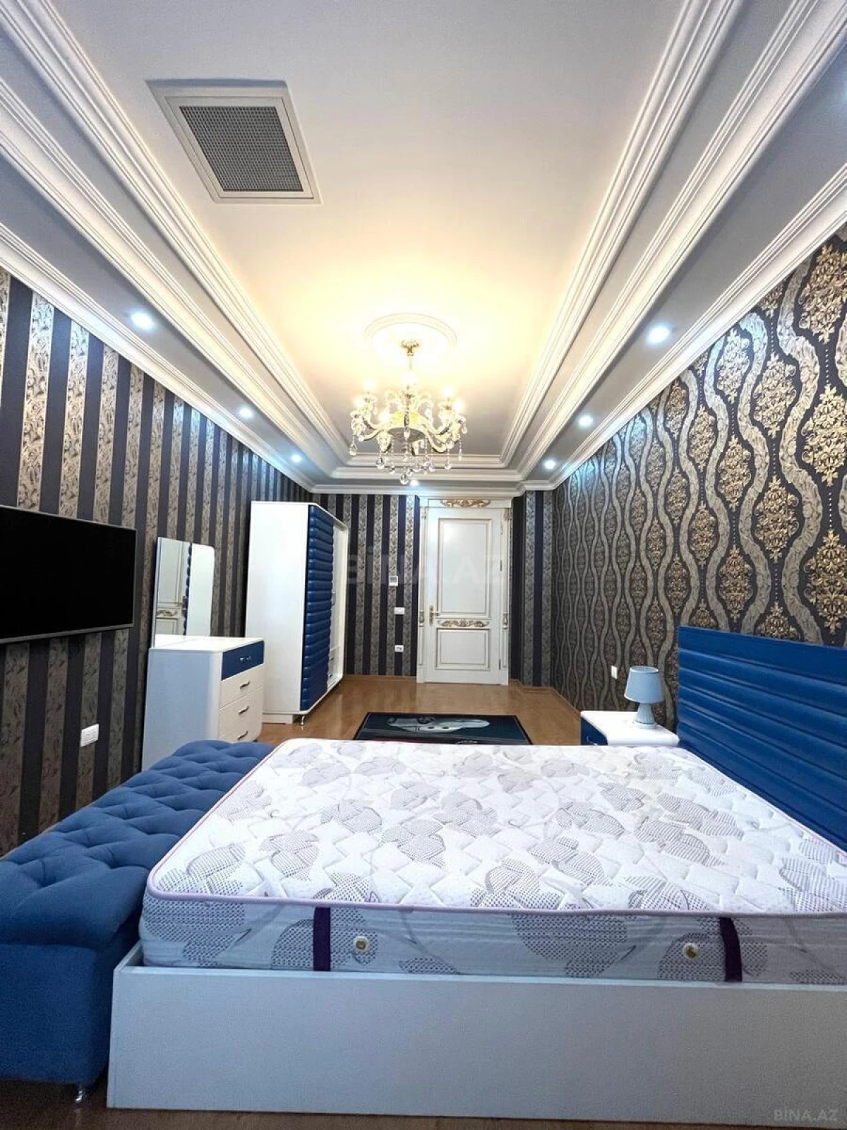Satılır 5 otaqlı mənzil 535 m²