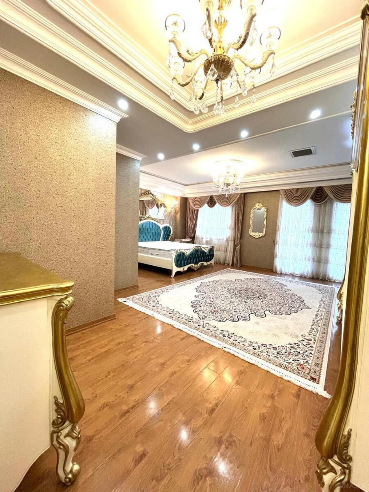Satılır 5 otaqlı mənzil 535 m²