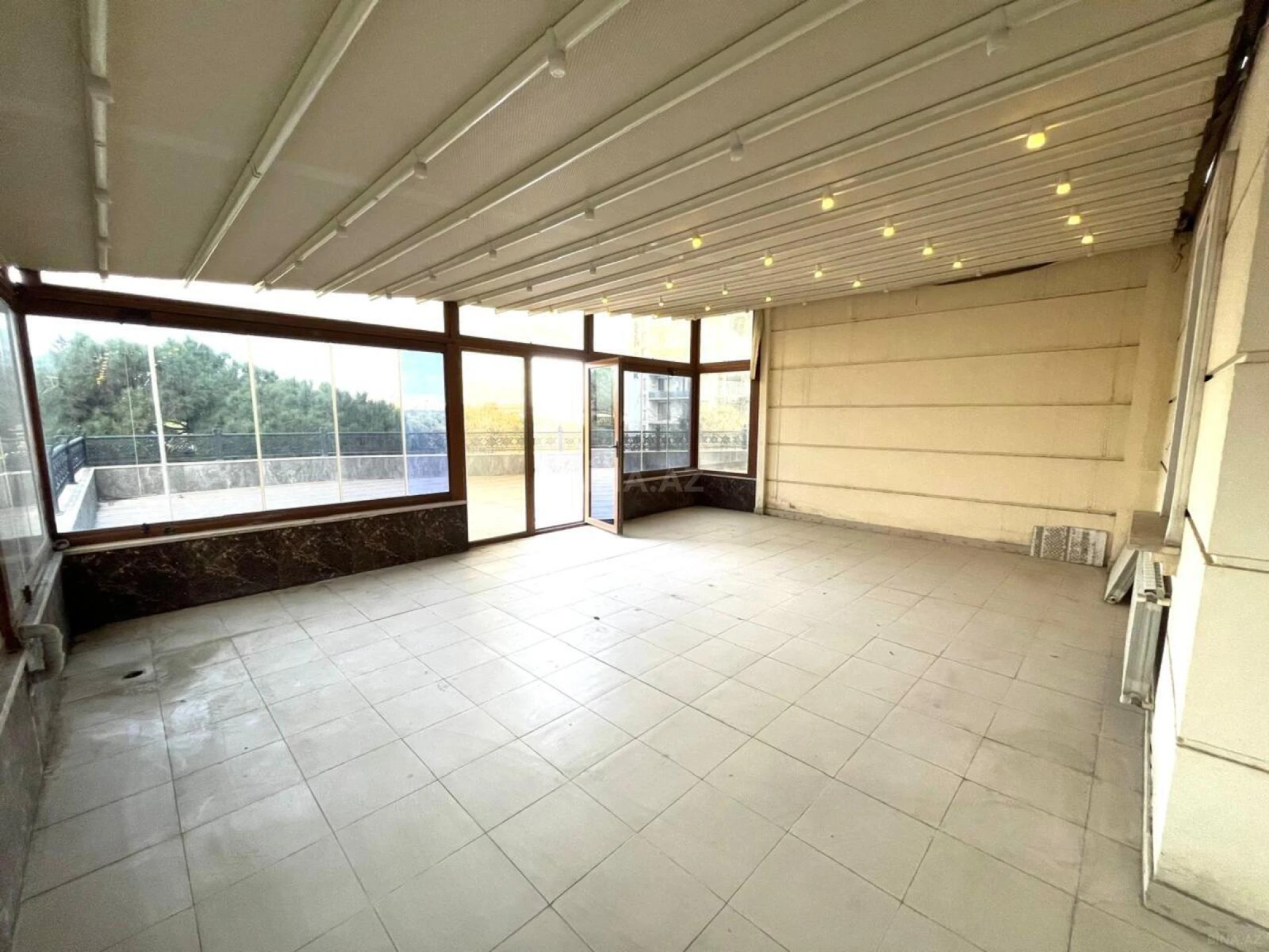 Satılır 5 otaqlı mənzil 535 m²