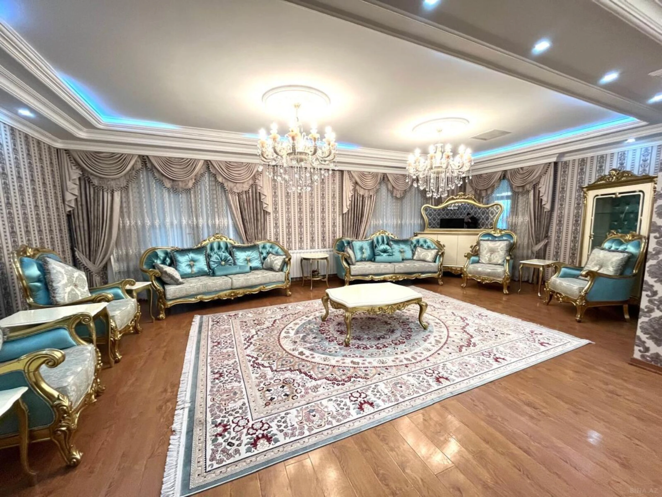 Satılır 5 otaqlı mənzil 535 m²